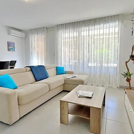 Rénové Centre Plages à 5 Minutes Apartamento *