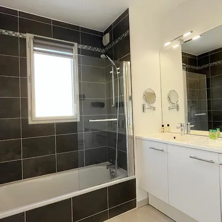Rénové Centre Plages à 5 Minutes Apartamento *