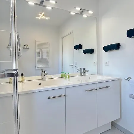 Rénové Centre Plages à 5 Minutes Apartamento *